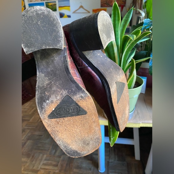 FREE LANCE PARIS BURGUNDY CROC EMBOSSED LEATHER SIDE ELASTIC TALL BOOTS - Picture 14 of 16